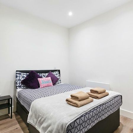 Mondial Apartments At Heathrow Harmondsworth Екстериор снимка