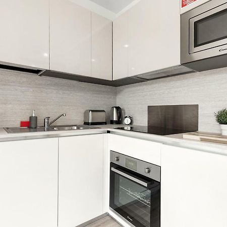 Mondial Apartments At Heathrow Harmondsworth Екстериор снимка