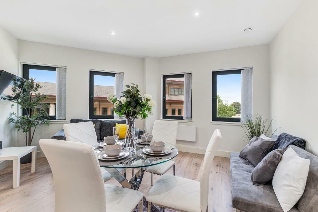 Mondial Apartments At Heathrow Harmondsworth Екстериор снимка