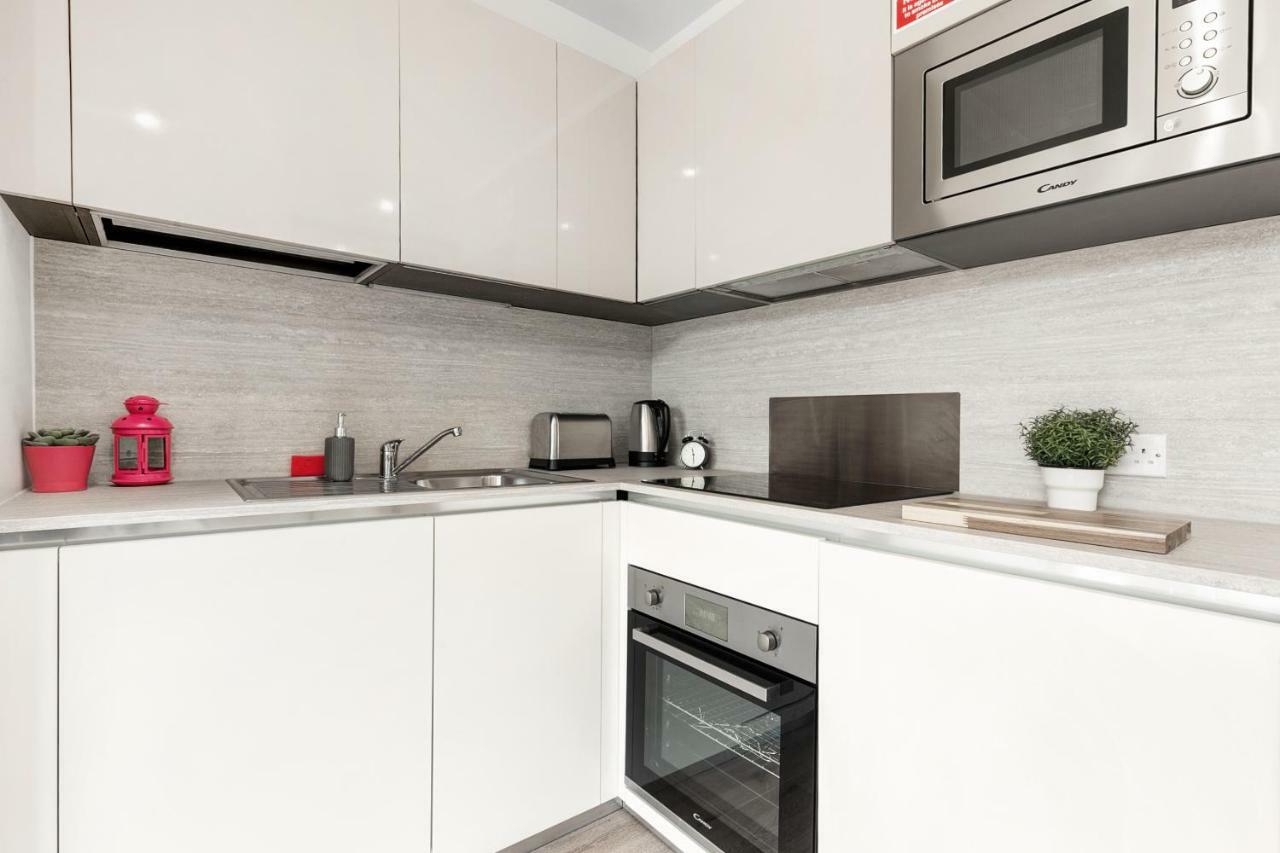 Mondial Apartments At Heathrow Harmondsworth Екстериор снимка