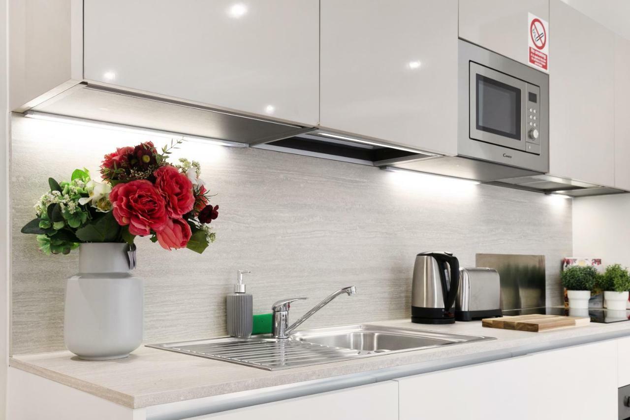 Mondial Apartments At Heathrow Harmondsworth Екстериор снимка