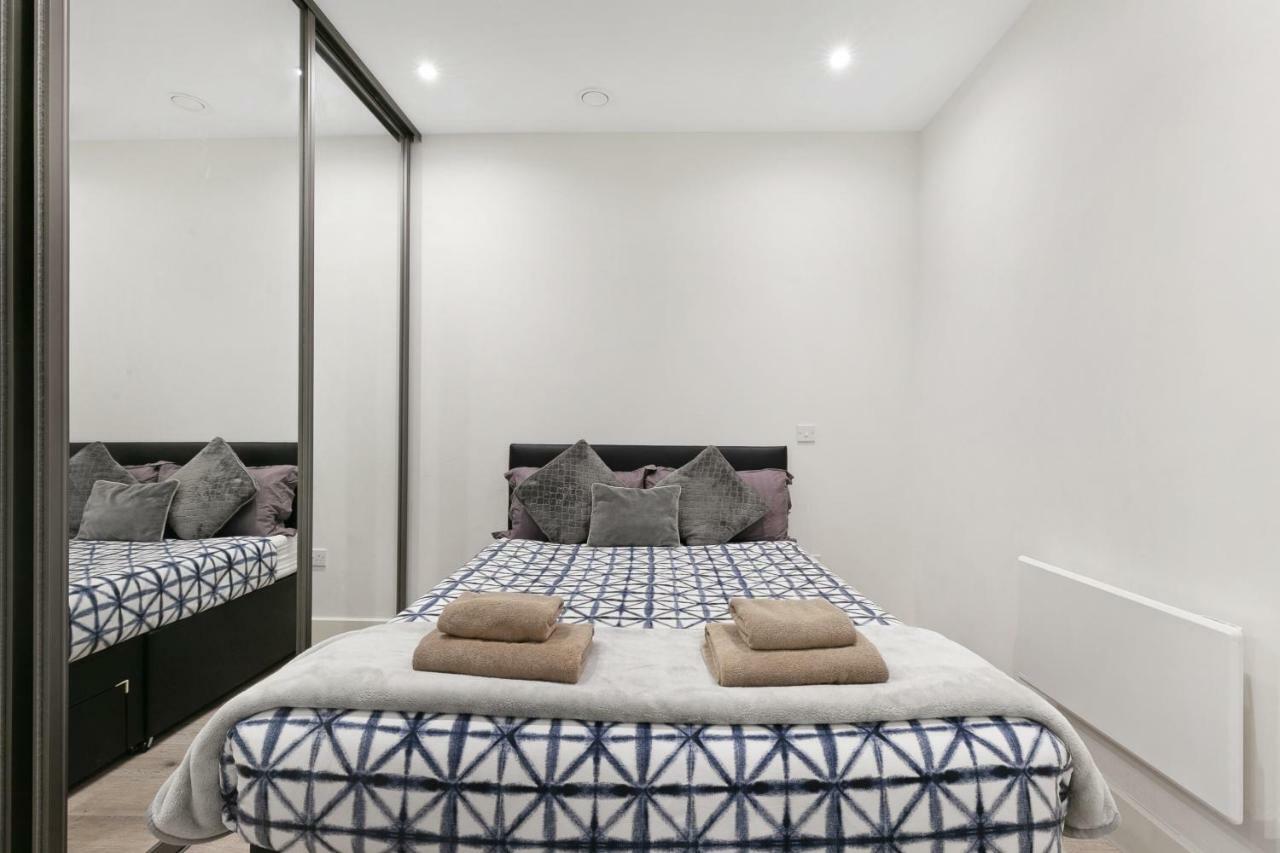 Mondial Apartments At Heathrow Harmondsworth Екстериор снимка