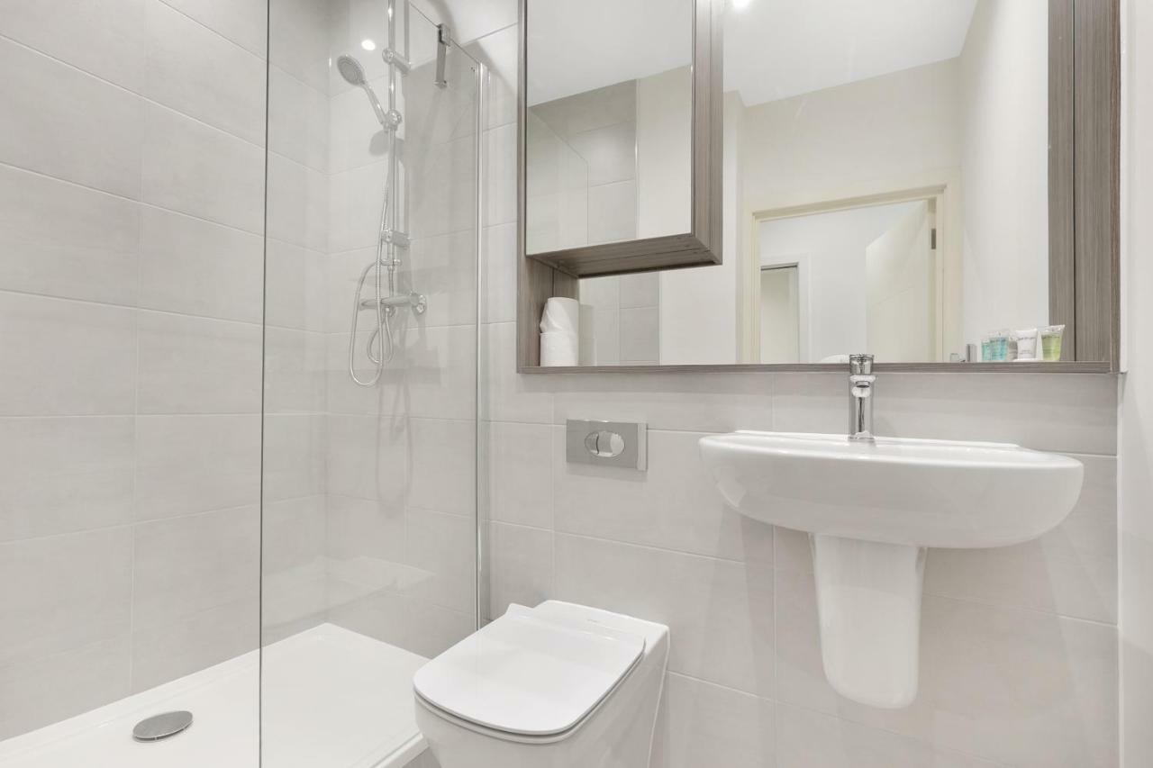 Mondial Apartments At Heathrow Harmondsworth Екстериор снимка