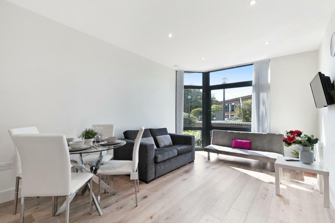 Mondial Apartments At Heathrow Harmondsworth Екстериор снимка
