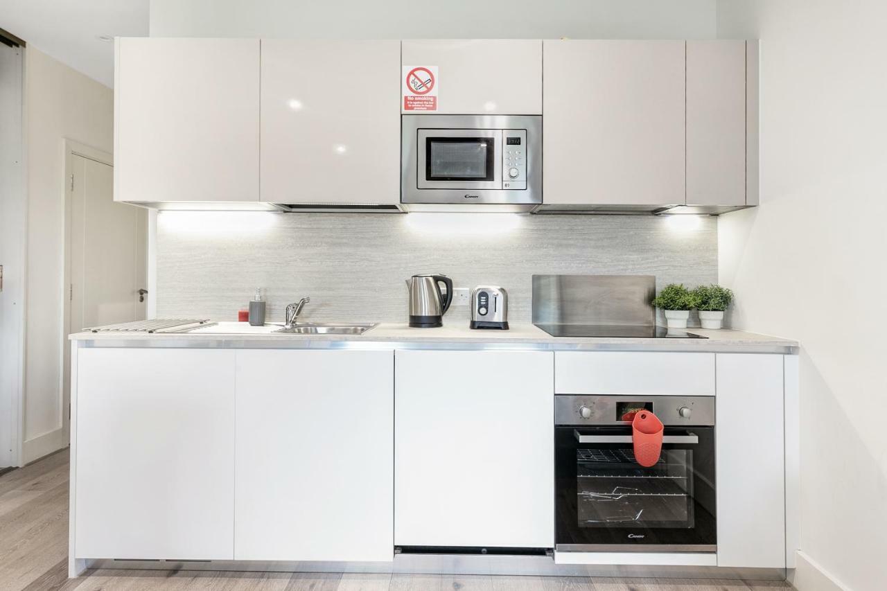 Mondial Apartments At Heathrow Harmondsworth Екстериор снимка