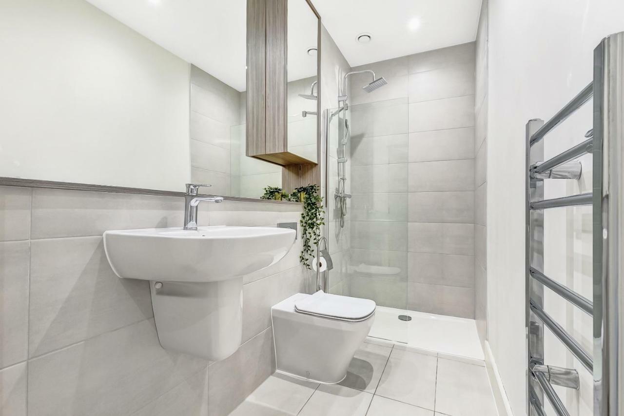 Mondial Apartments At Heathrow Harmondsworth Екстериор снимка