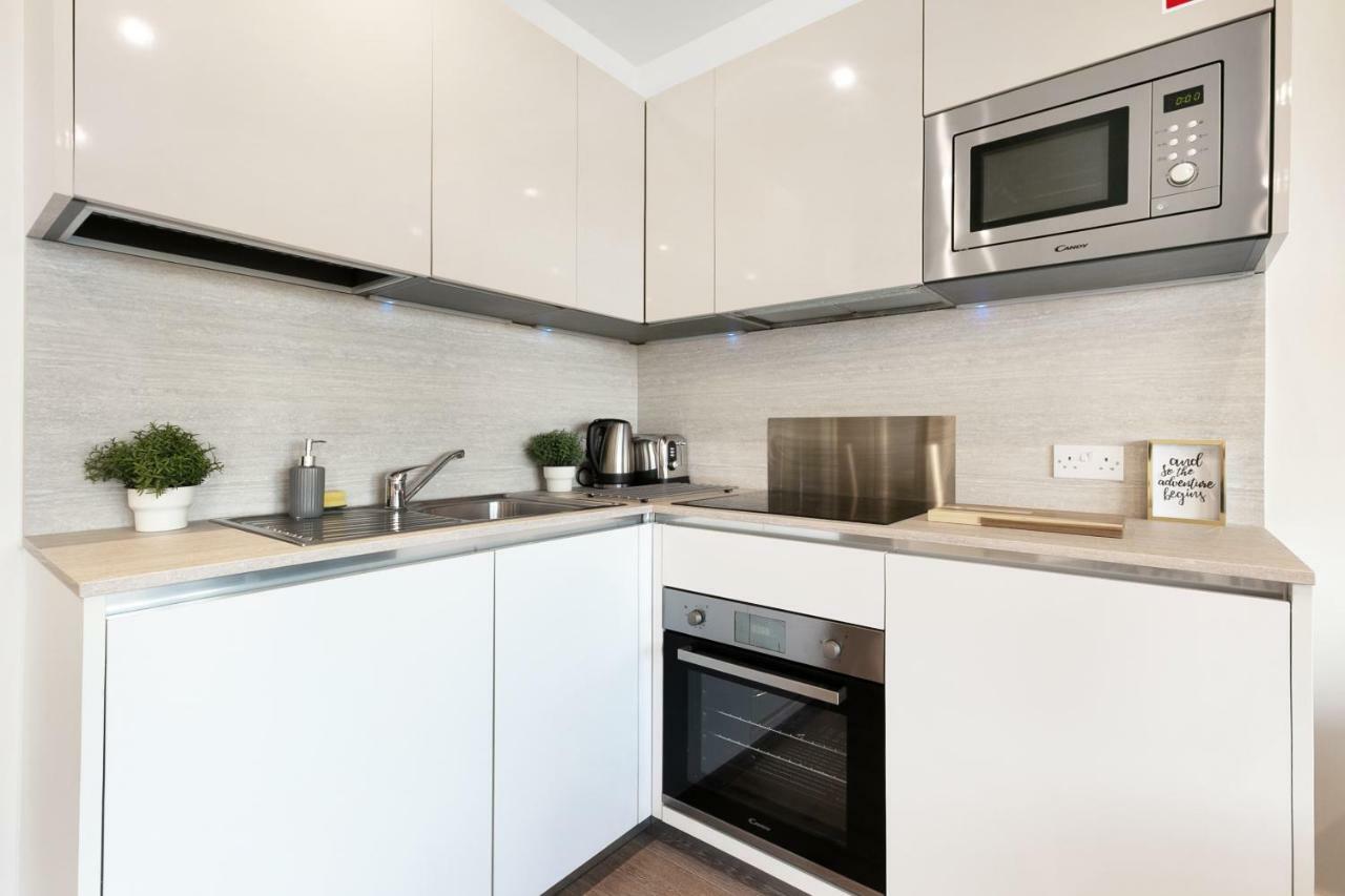 Mondial Apartments At Heathrow Harmondsworth Екстериор снимка