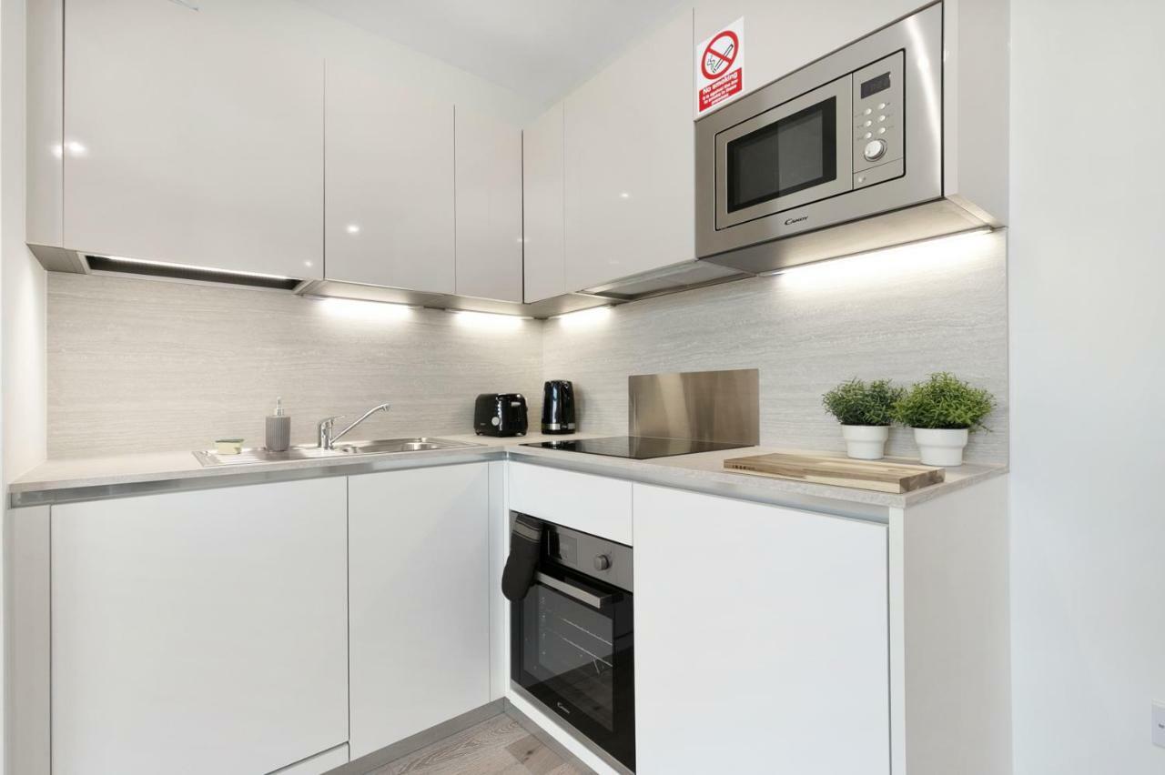 Mondial Apartments At Heathrow Harmondsworth Екстериор снимка