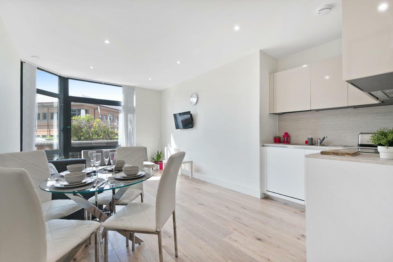 Mondial Apartments At Heathrow Harmondsworth Екстериор снимка