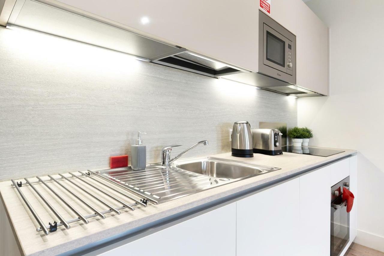 Mondial Apartments At Heathrow Harmondsworth Екстериор снимка
