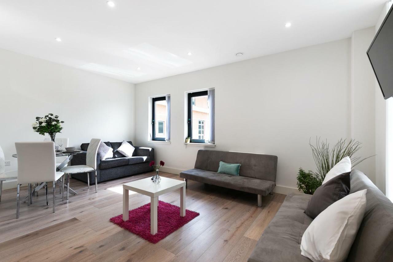 Mondial Apartments At Heathrow Harmondsworth Екстериор снимка