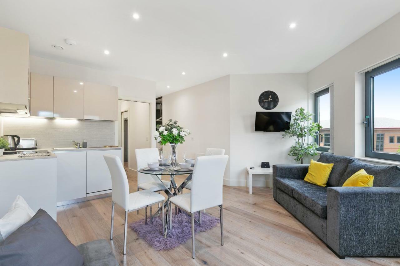Mondial Apartments At Heathrow Harmondsworth Екстериор снимка