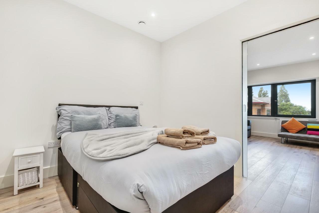 Mondial Apartments At Heathrow Harmondsworth Екстериор снимка