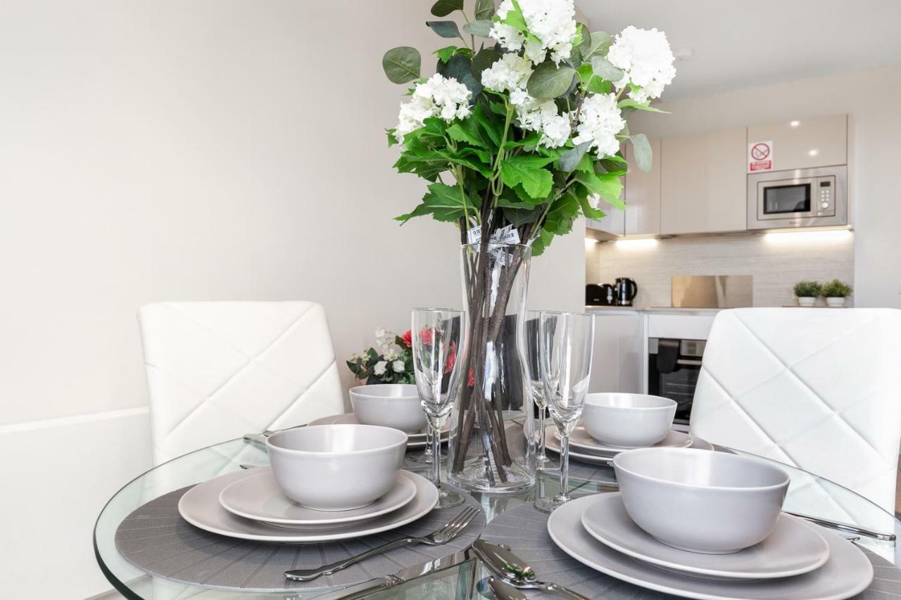 Mondial Apartments At Heathrow Harmondsworth Екстериор снимка