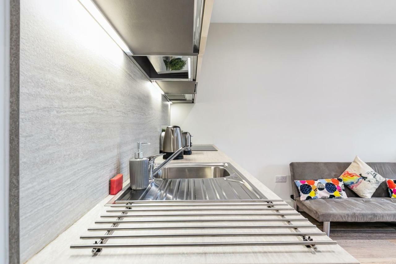 Mondial Apartments At Heathrow Harmondsworth Екстериор снимка