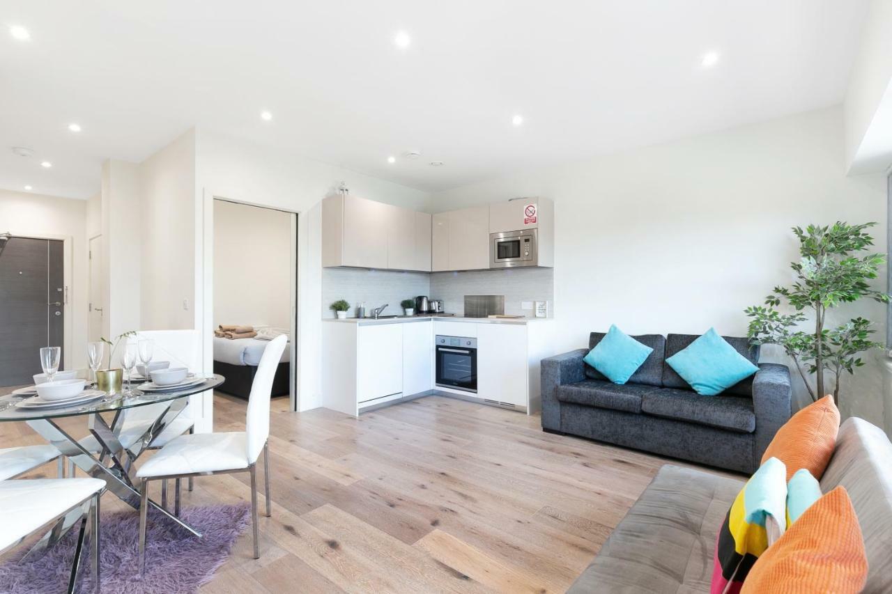 Mondial Apartments At Heathrow Harmondsworth Екстериор снимка