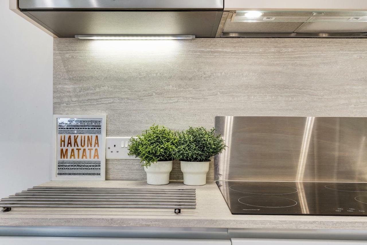 Mondial Apartments At Heathrow Harmondsworth Екстериор снимка