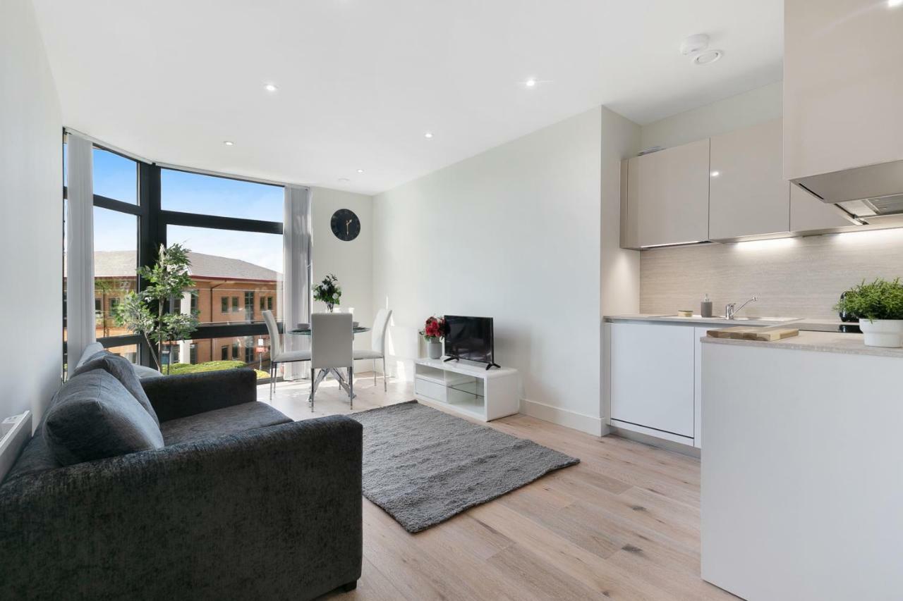 Mondial Apartments At Heathrow Harmondsworth Екстериор снимка