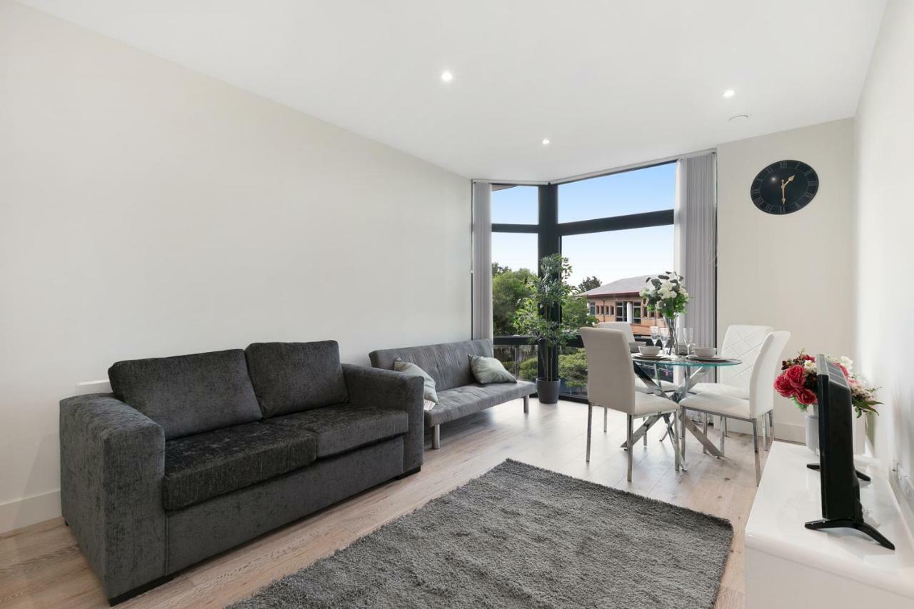 Mondial Apartments At Heathrow Harmondsworth Екстериор снимка