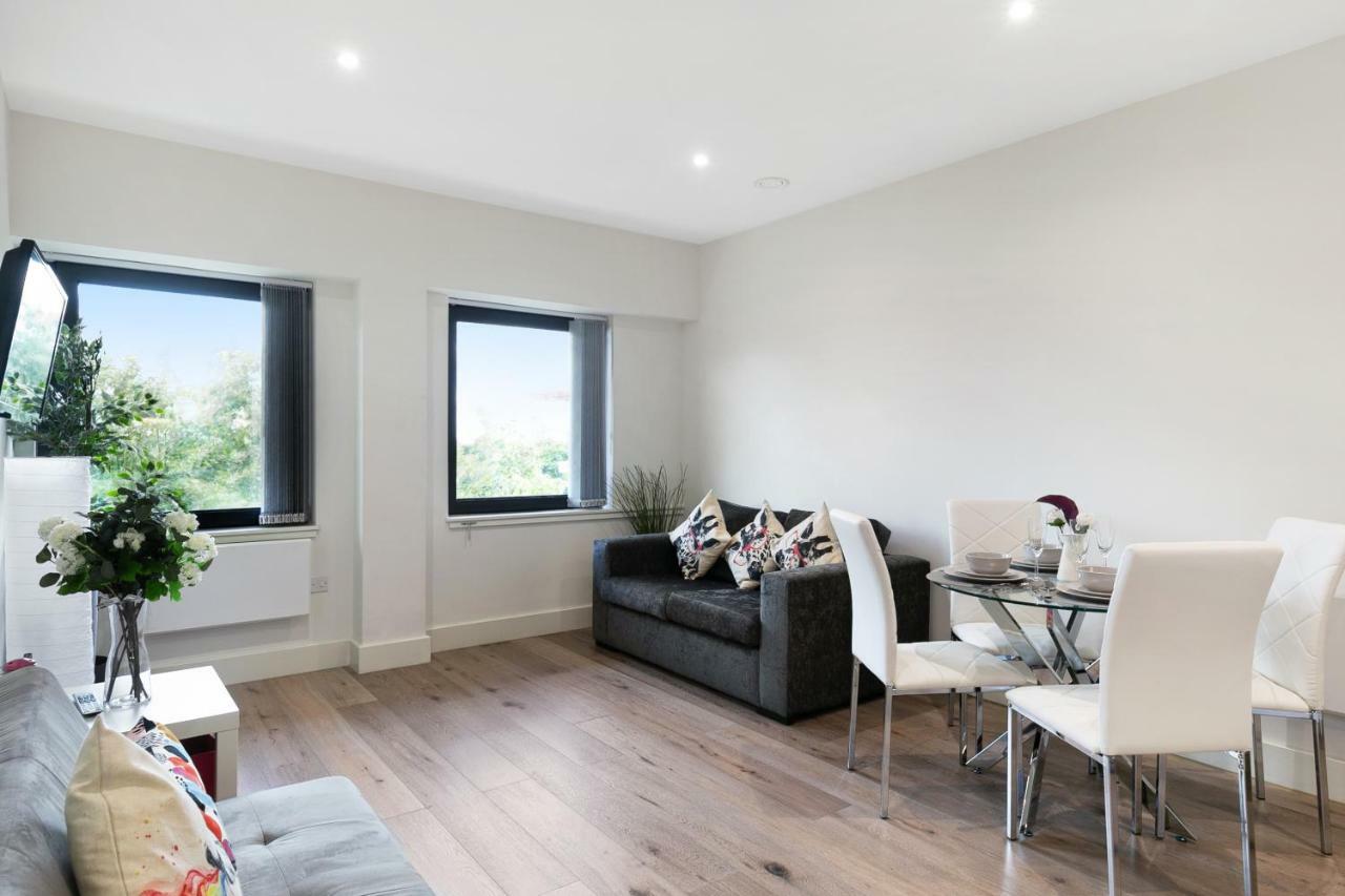 Mondial Apartments At Heathrow Harmondsworth Екстериор снимка