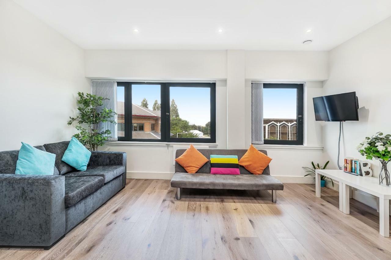 Mondial Apartments At Heathrow Harmondsworth Екстериор снимка