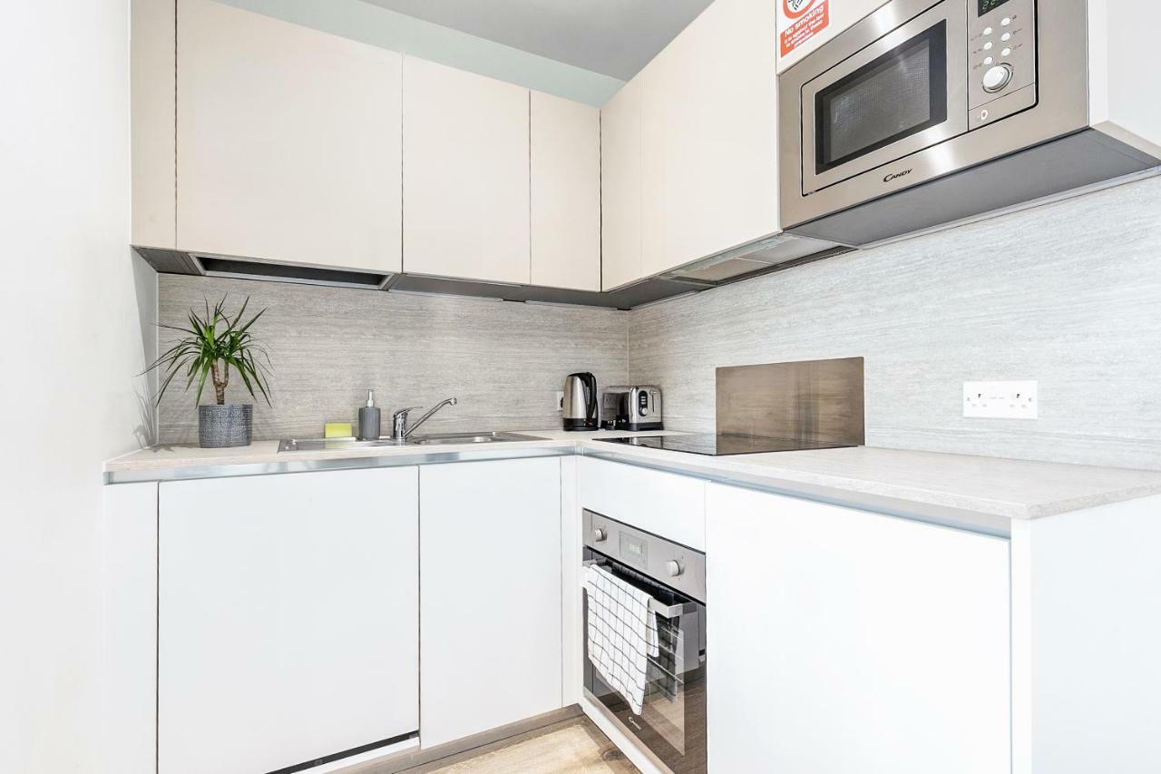 Mondial Apartments At Heathrow Harmondsworth Екстериор снимка