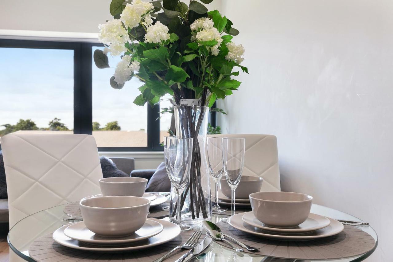 Mondial Apartments At Heathrow Harmondsworth Екстериор снимка