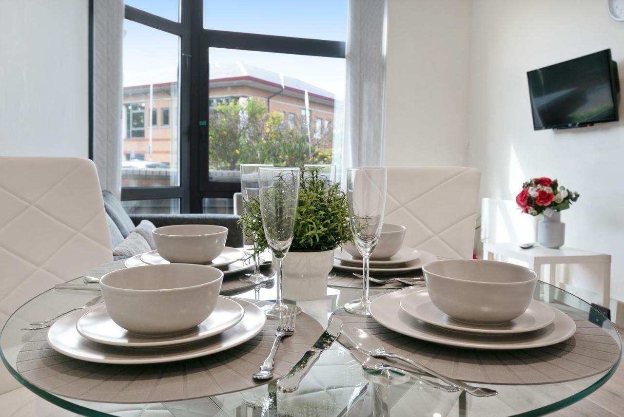 Mondial Apartments At Heathrow Harmondsworth Екстериор снимка