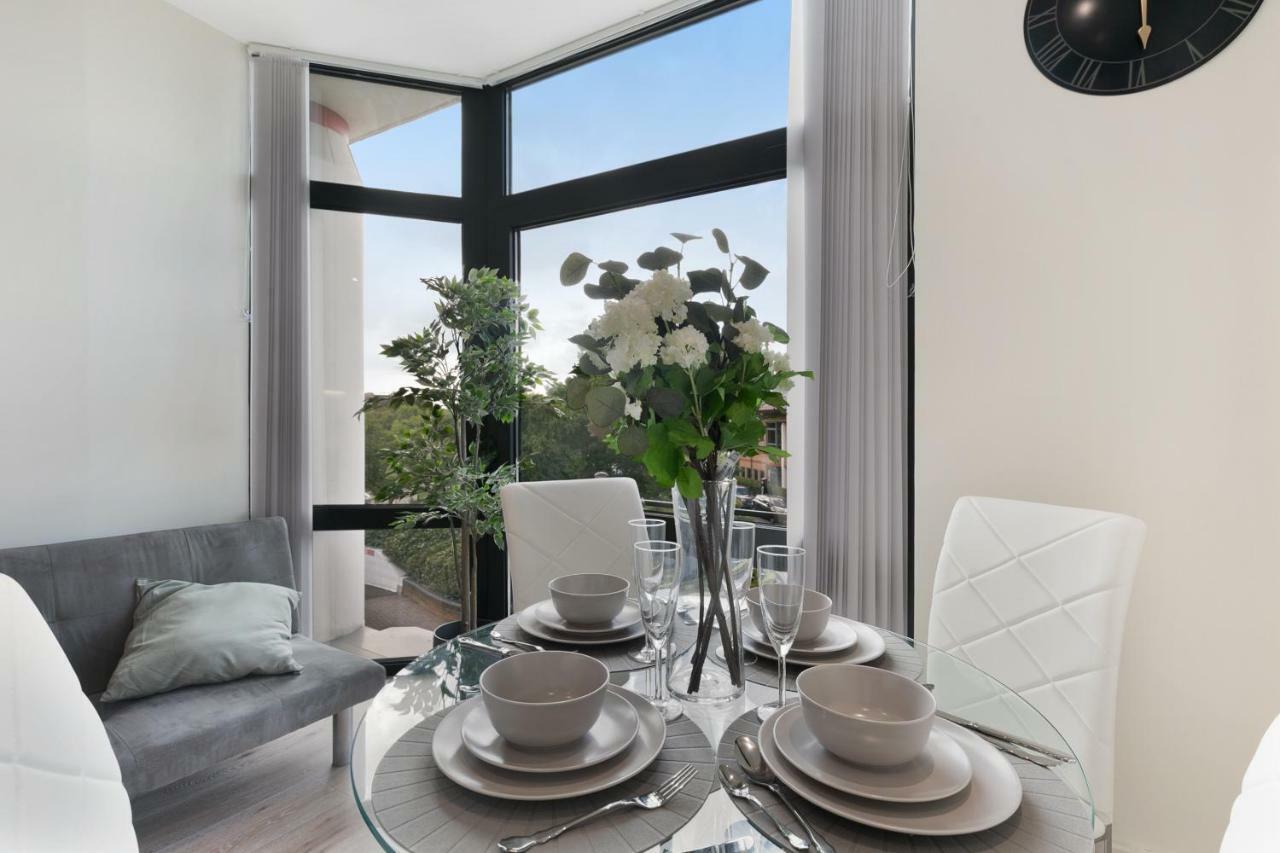 Mondial Apartments At Heathrow Harmondsworth Екстериор снимка
