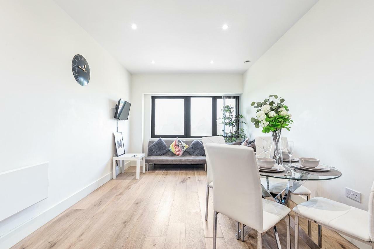 Mondial Apartments At Heathrow Harmondsworth Екстериор снимка