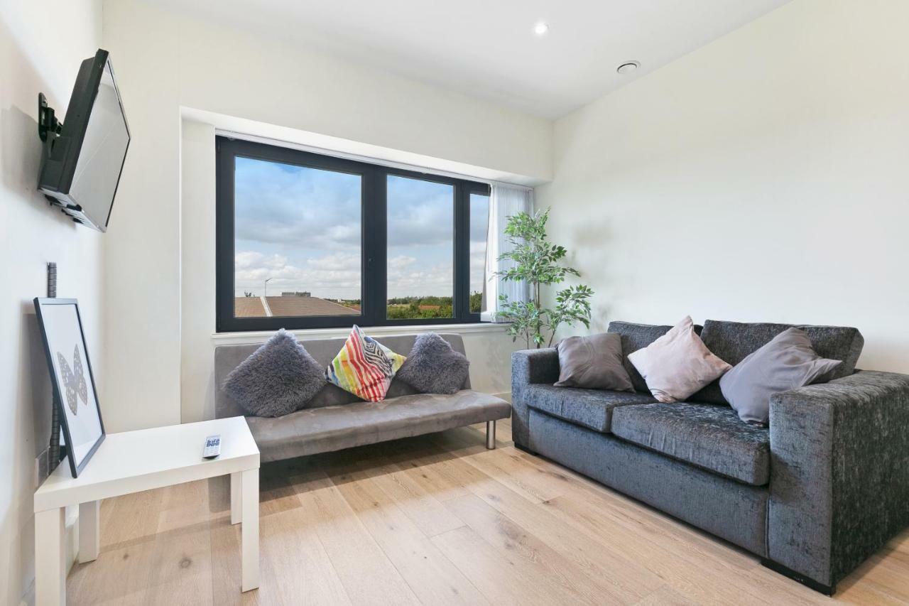 Mondial Apartments At Heathrow Harmondsworth Екстериор снимка